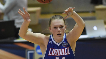 Maddie Chitsey passes the ball