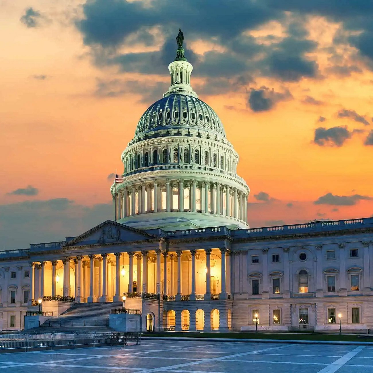 Photograph of the US Capitol Building at sunset