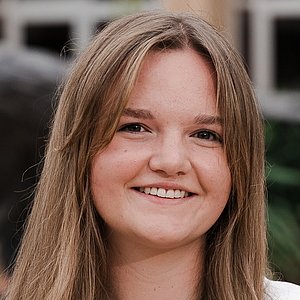 Headshot photograph of Lauren