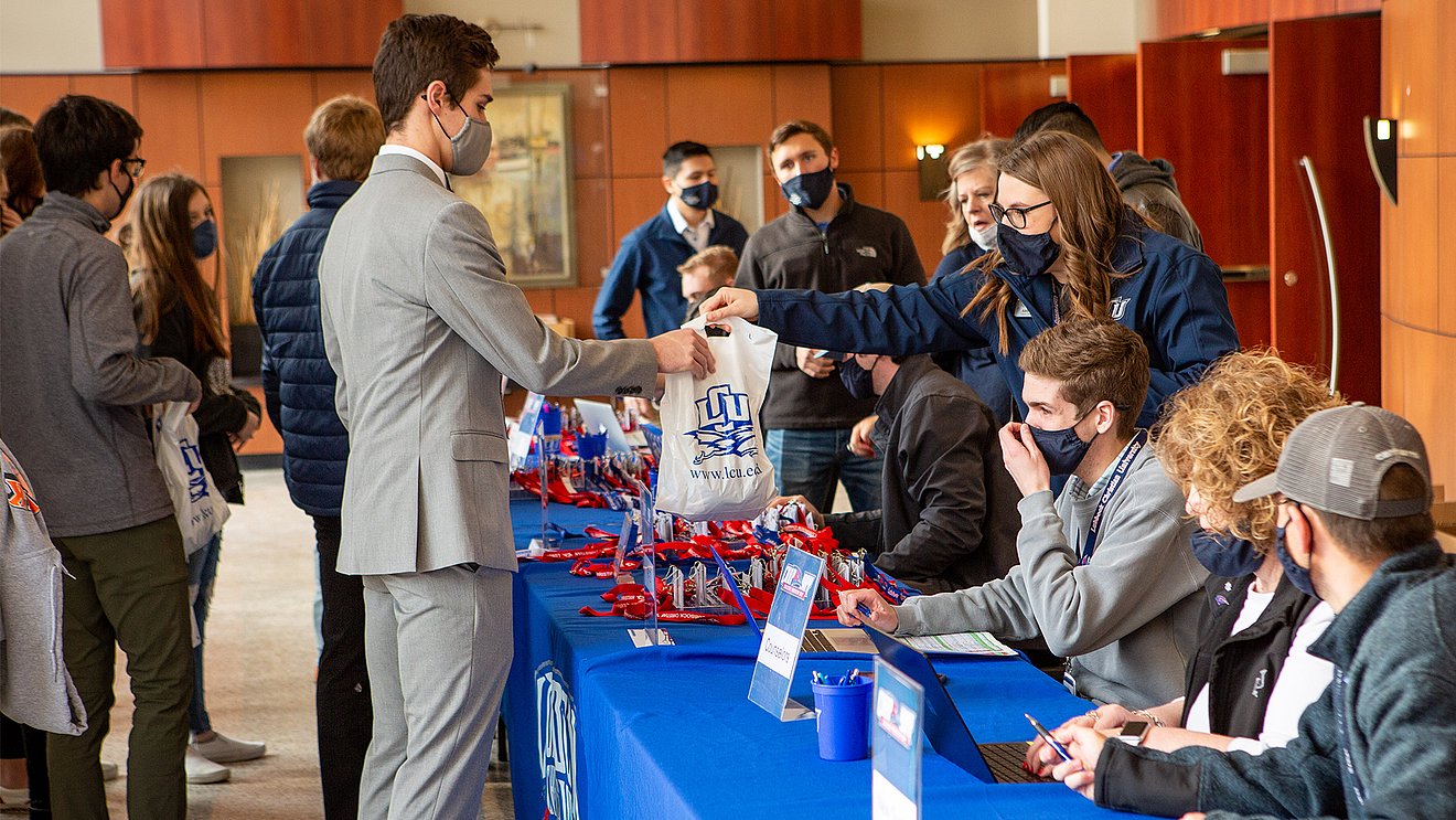 Students on campus for Chap Preview Day