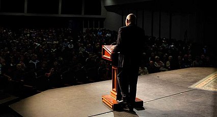 Yosef Garfinkel speaking at the Lanier Lecture