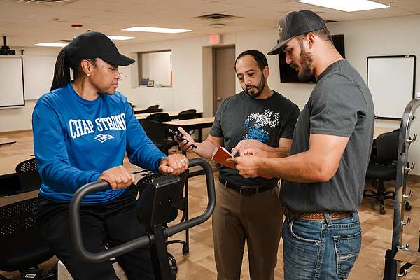 Dr. Monica Hill working with students in the Master of Human Performance program