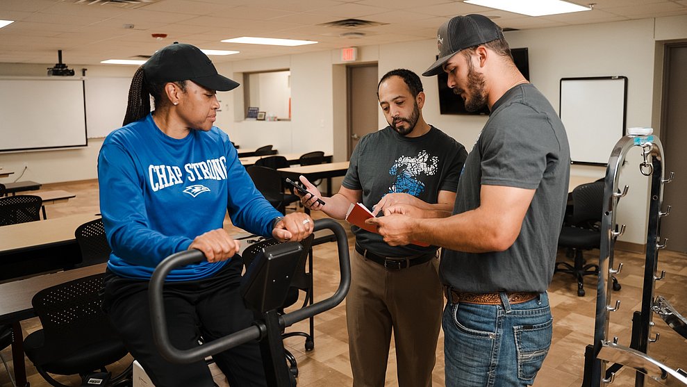 Dr. Monica Hill working with students in the Master of Human Performance program