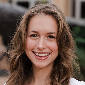 Headshot photograph of Raylee