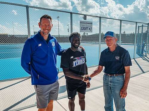 Jerry Franklin shakes hands with Martins Abamu beside Coach Jason Speegle