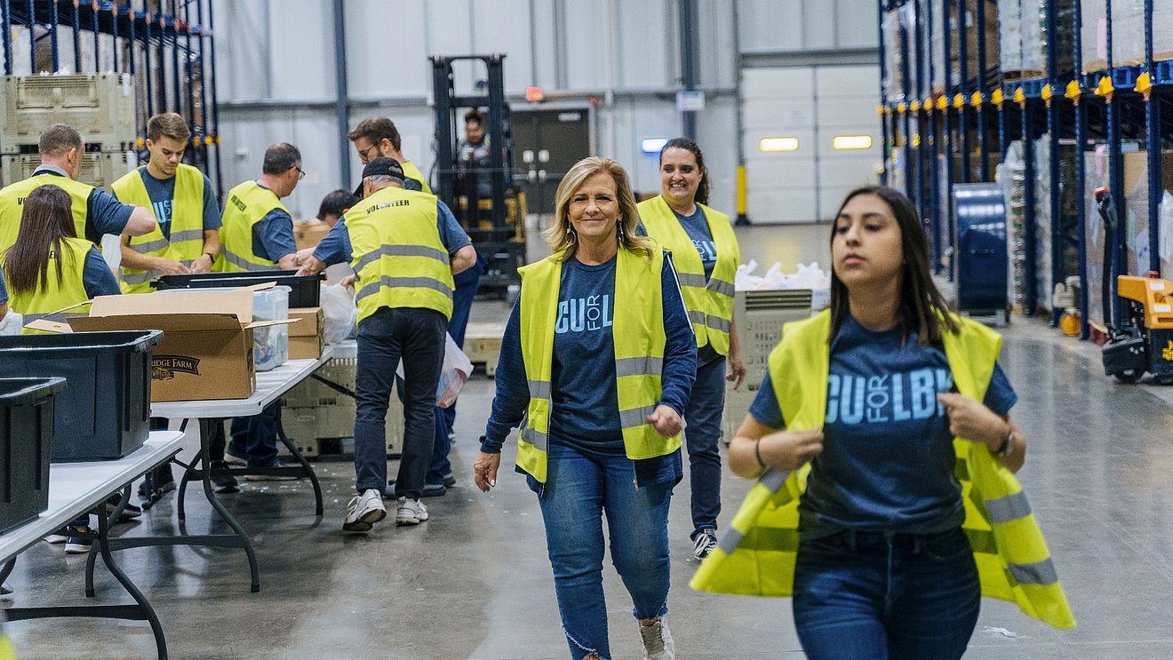 Students serving at LCU for LBK event