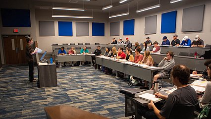 Dr. Laci Richardson teaching in the Dabbs Center for Business