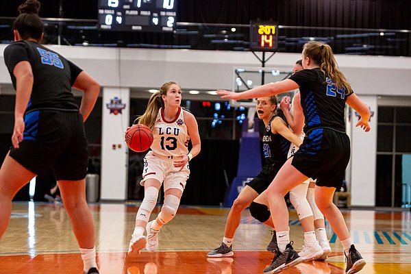 Maddie Turner runs the offense against Daemen College