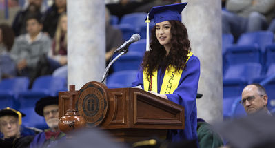Graduate Cassidy Davis giving the commencement student address