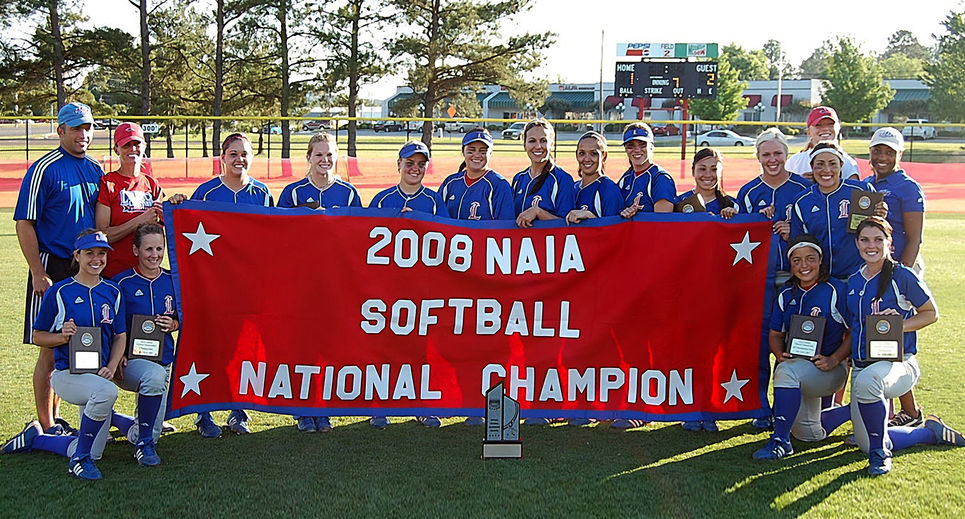 2008 LCU Softball team group picture